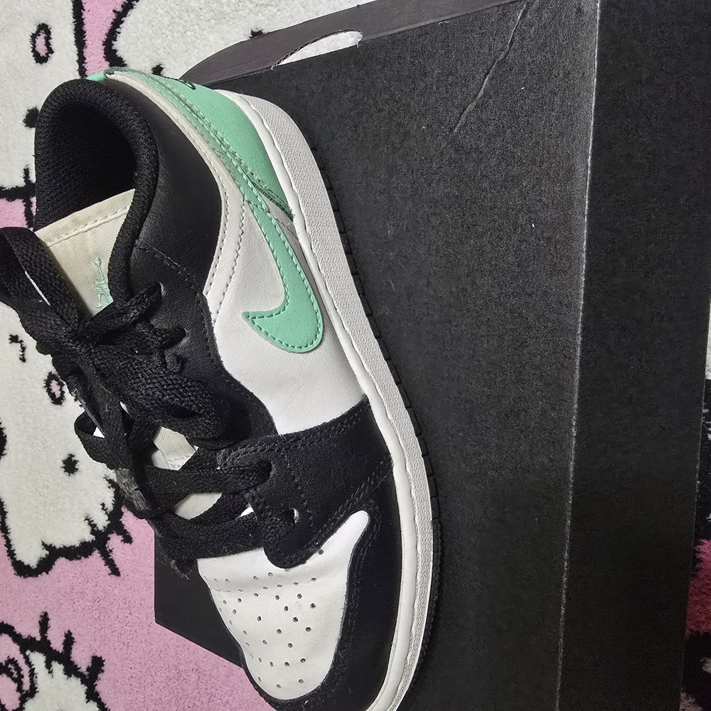 Jordan Black and Green Sneakers High-Top Classic